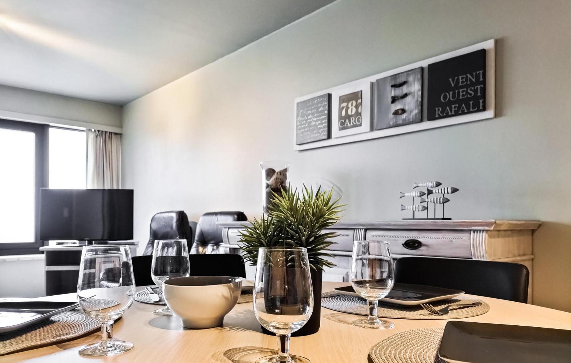 Beautiful Apartment In Oostende With Wifi Exterior foto